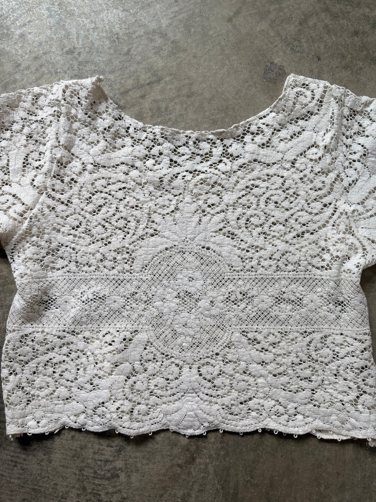 Signature Cream Floral Tablecloth Tee