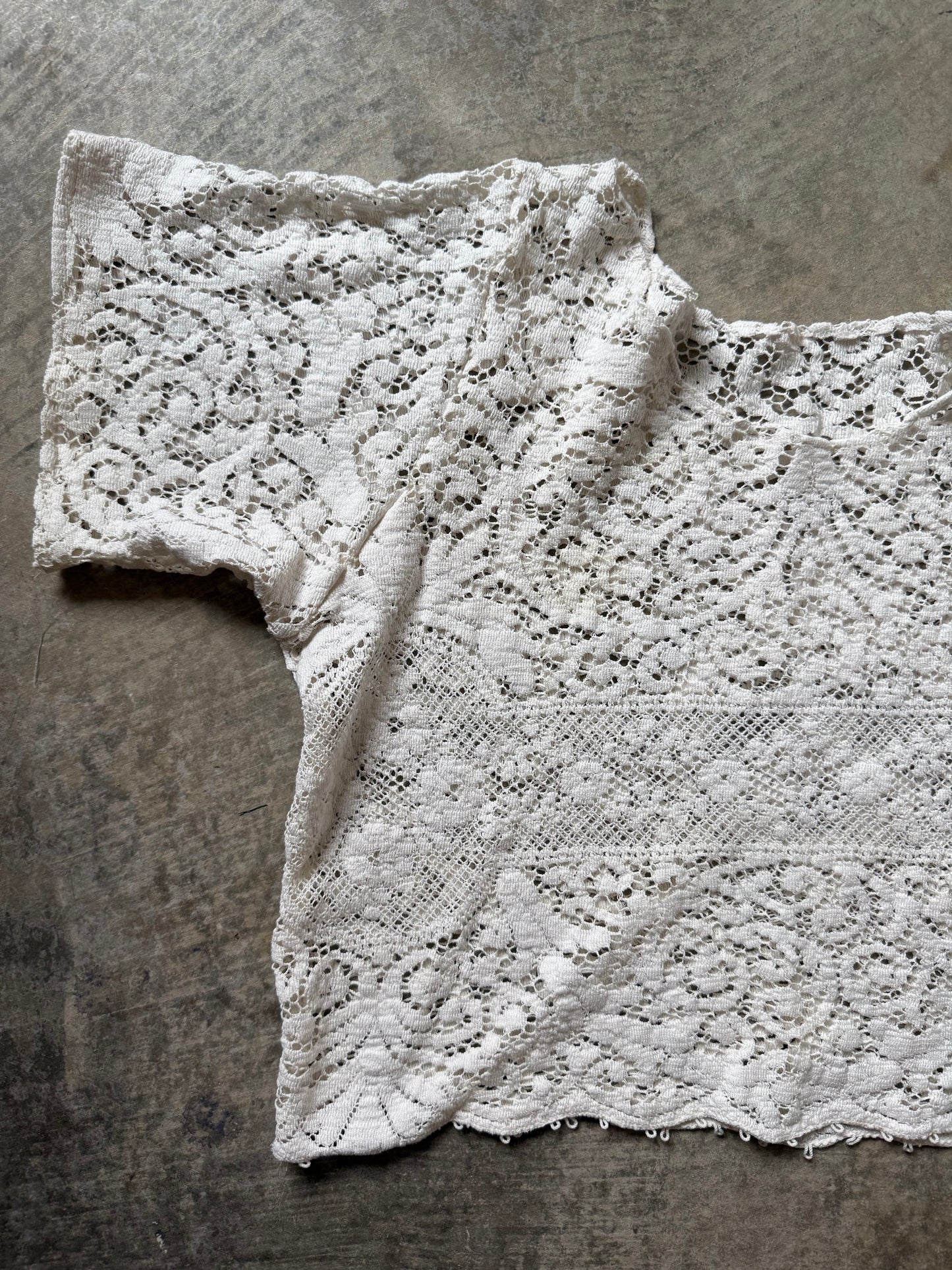 Signature Cream Floral Tablecloth Tee