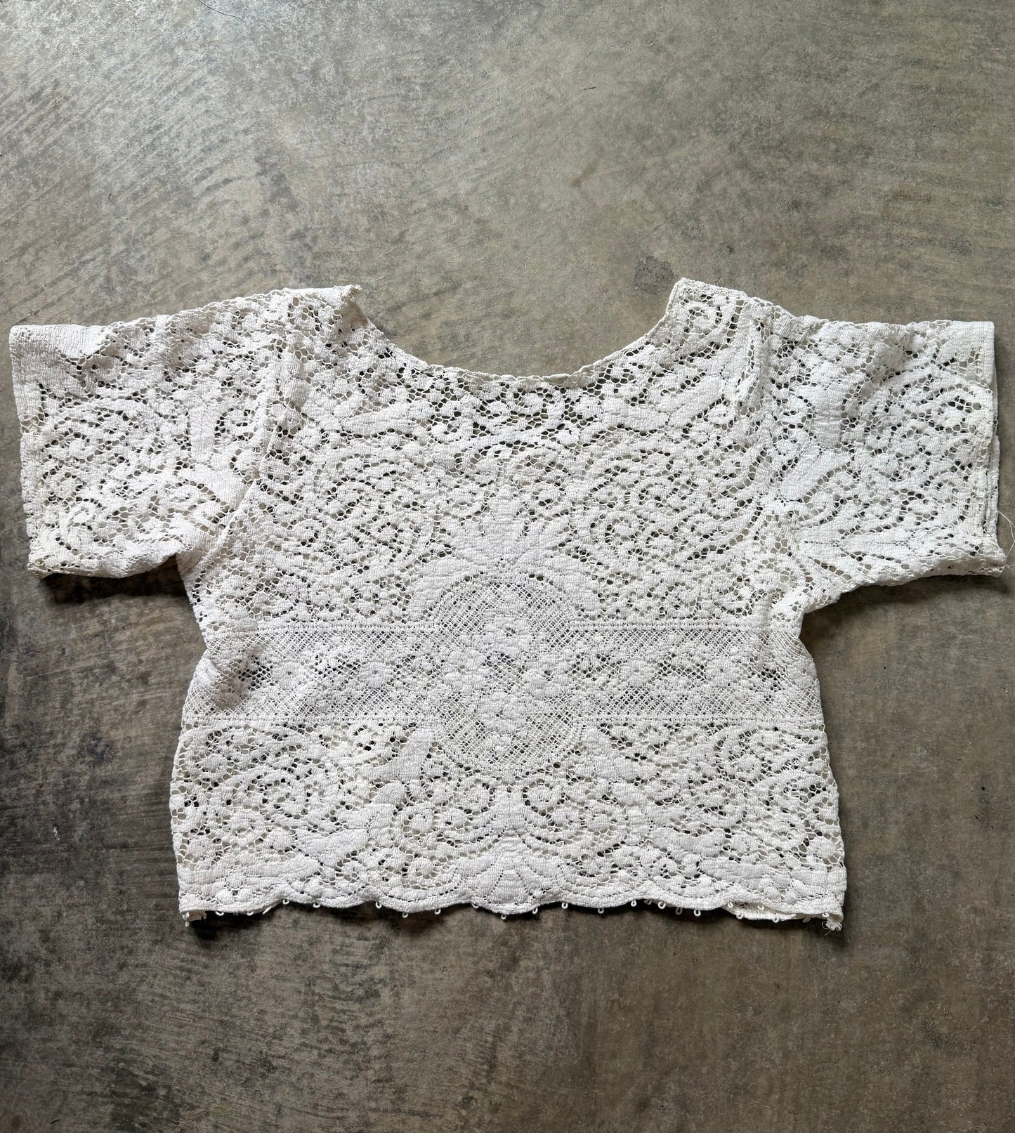 Signature Cream Floral Tablecloth Tee